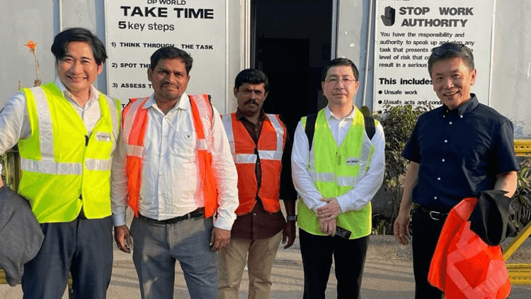 セイノーロジックス社員とインドの輸送スタッフの集合写真